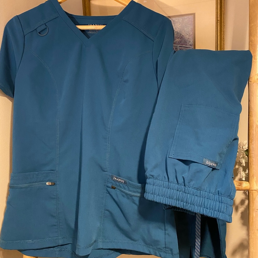Jaanuu Scrubs set teal
